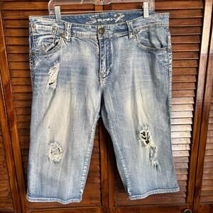 Seven7 Women's Distressed Capri Jeans - Light Wash, Mid-Rise Size 18 (38W 18L)